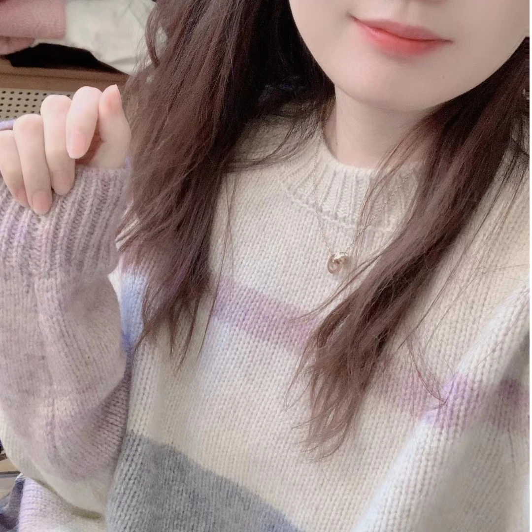 圆领拼色米灰粉高货毛衣