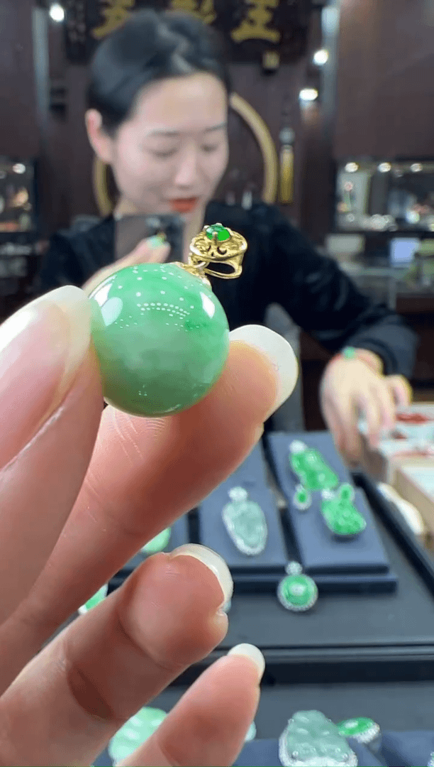 【闪购商品】翡翠颈饰18K金镶嵌圆珠 有棉 皮绳