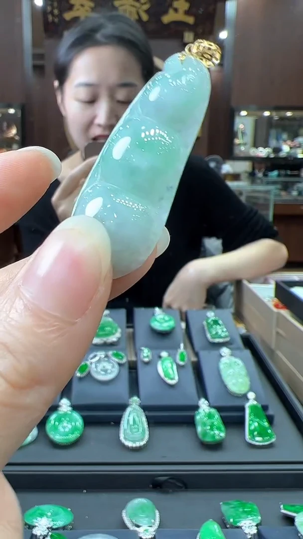 【闪购商品】翡翠颈饰18K金镶嵌豆子