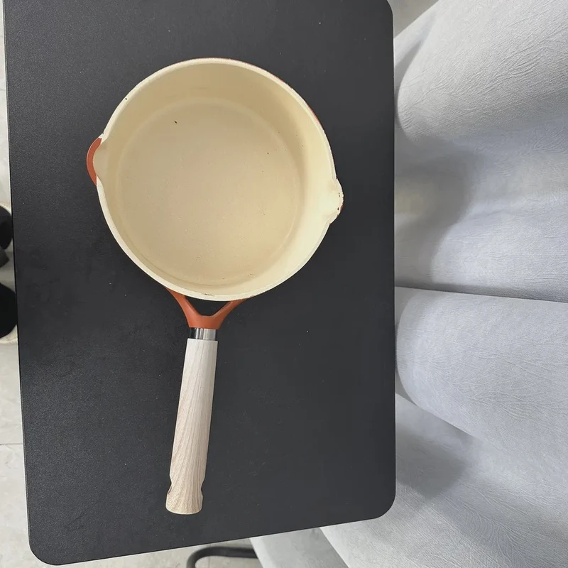 Bl橙红色20cm不沾奶锅（带盖）微瑕 介意勿拍