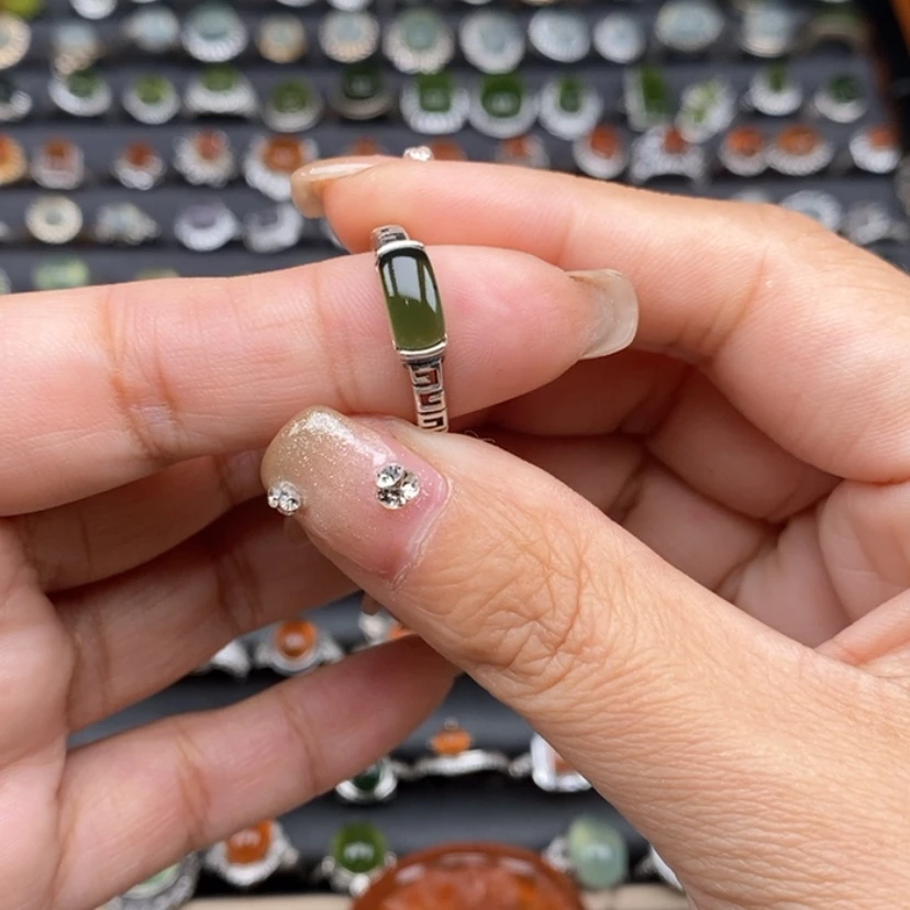 【闪购商品】岫玉戒指银S925镶嵌小**?