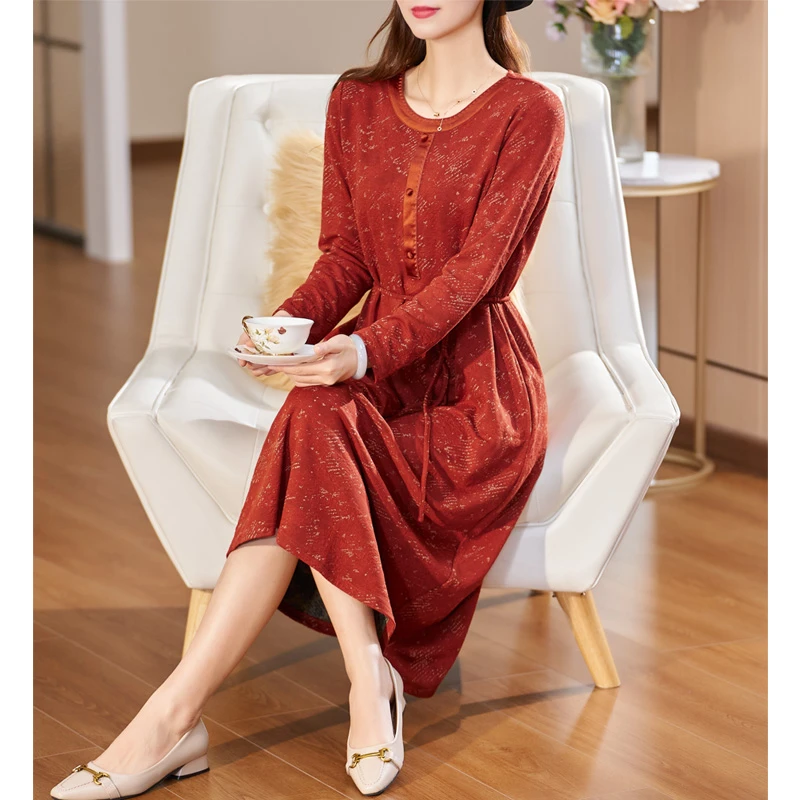 迪欧芙2025年秋季新款圆领气质修身显瘦款长袖连衣裙女#QLQ25163