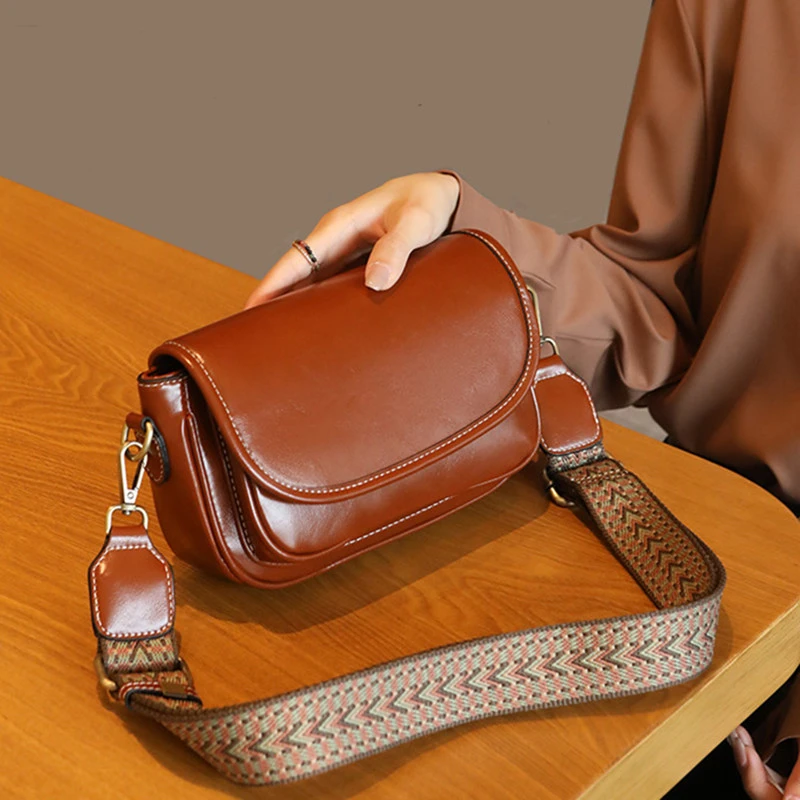 真皮小包包女2025今年流行新款时尚小众复古小方包单肩斜挎包女包