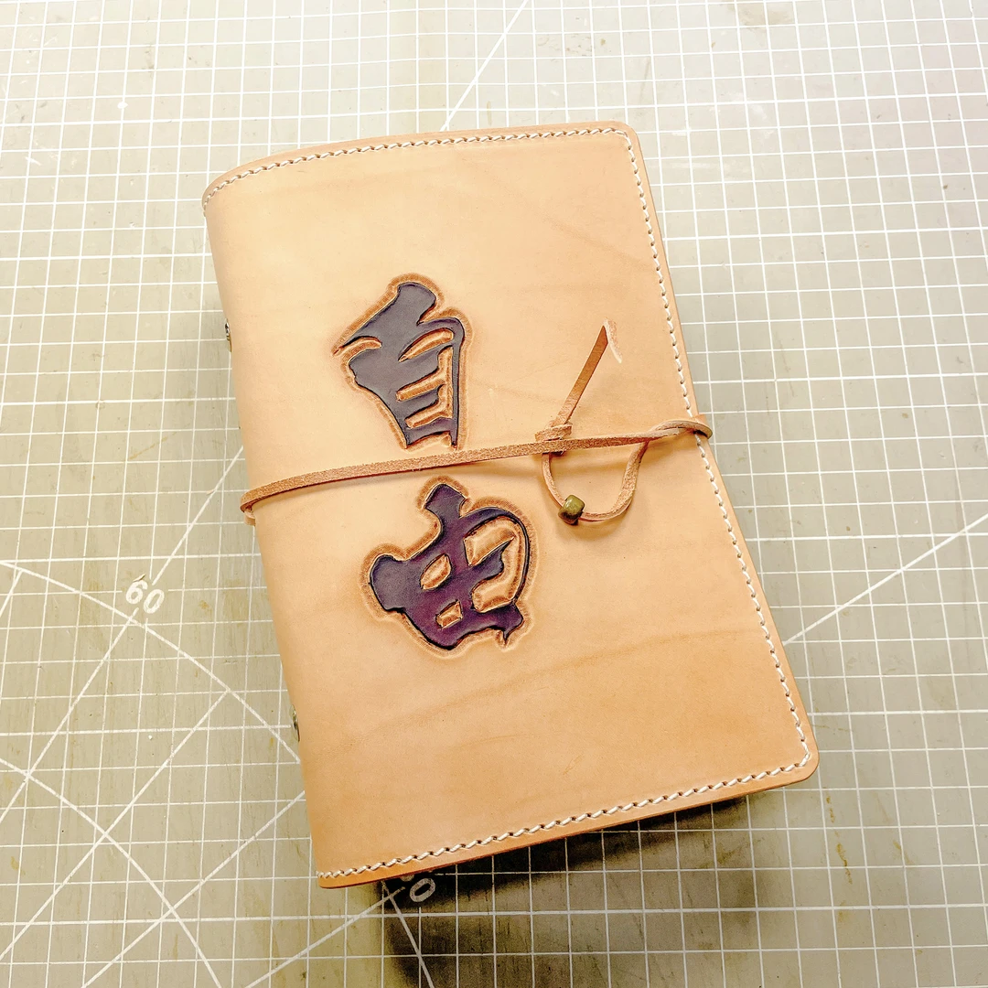 【老帅手作】纯手工头层牛皮皮雕定制手账本