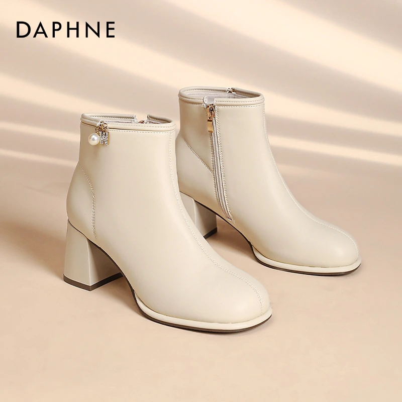 达芙妮高跟短靴女冬季时尚新款复古方头休闲靴粗跟马丁靴时装靴女