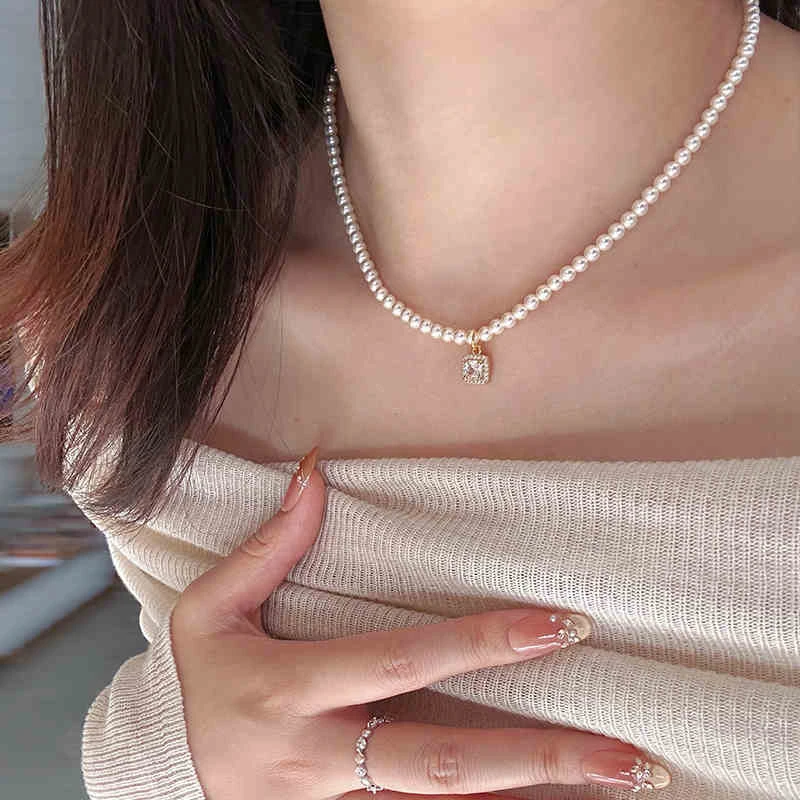 钛钢项链 施家珠珠镶钻方糖吊坠项链女新款高级设计感锁骨链配饰