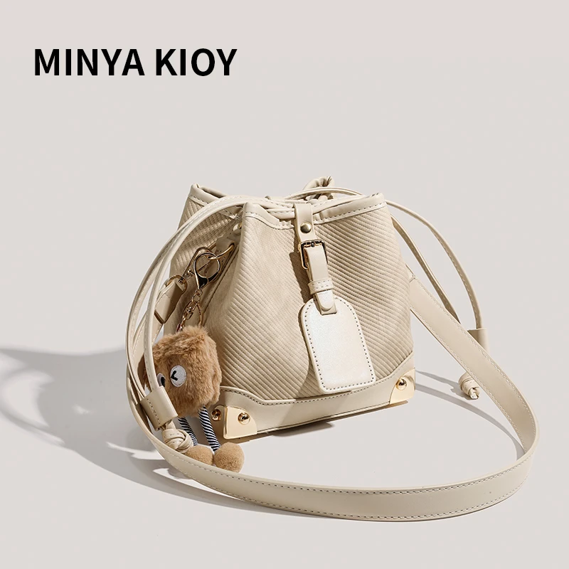 半岛光影水桶包包女2024新款流行时尚休闲洋气女士百搭单肩斜挎包