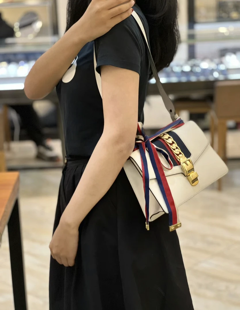 95新 GUCCI/古驰 白色 塞尔维亚 中号 经典淑女简约