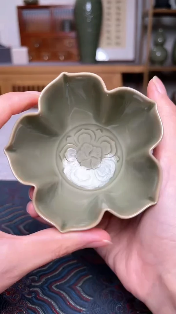 【闪购商品】其他吴琼 纯手工橄榄绿素面花口海棠盏