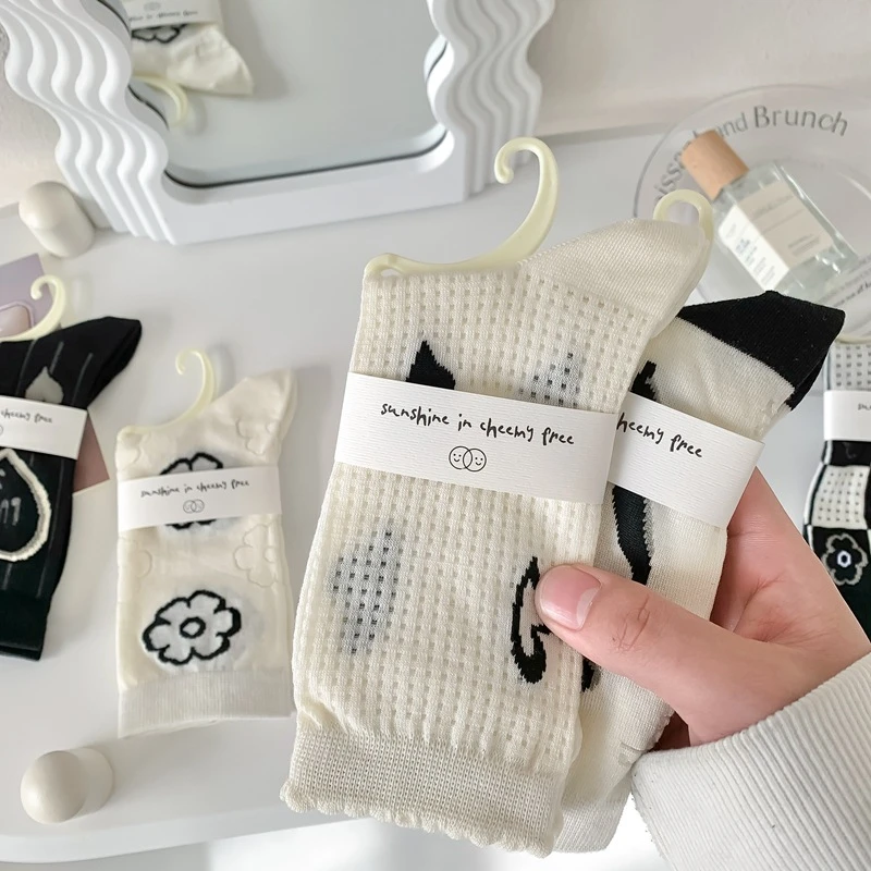黑白花朵袜子女ins潮中筒袜春夏薄款网眼百搭小清新镂空透气棉袜