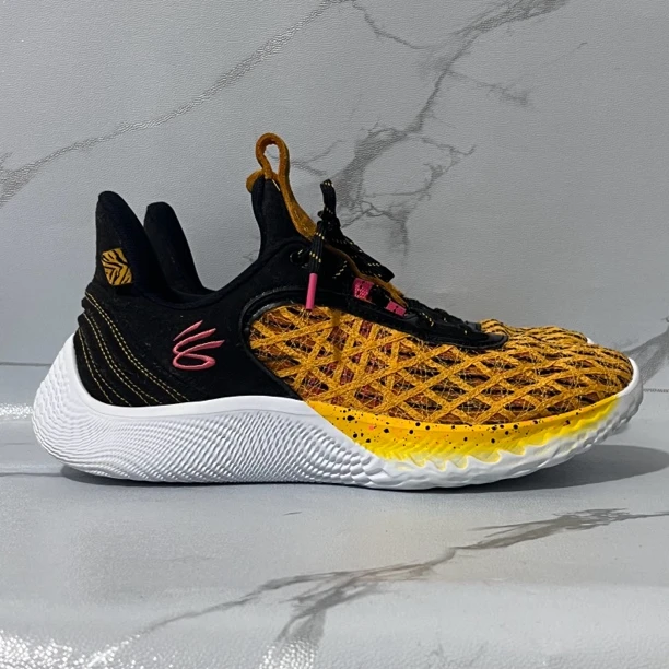 43码Under Armour Curry 9 实战篮球鞋 黄黑 公价1399 二手/90新