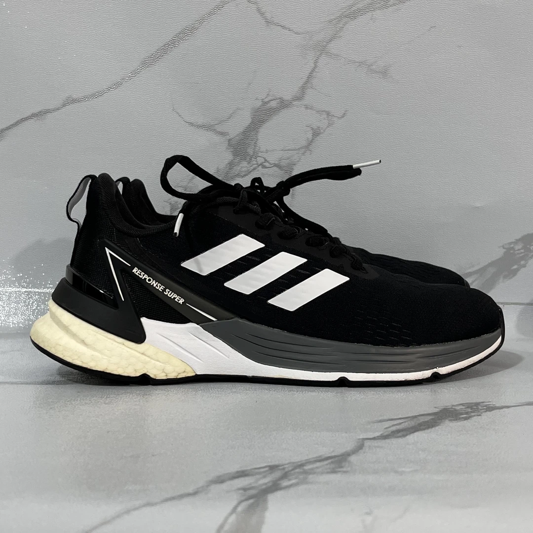 41码adidas 跑鞋 黑白灰 公价729 二手/90新