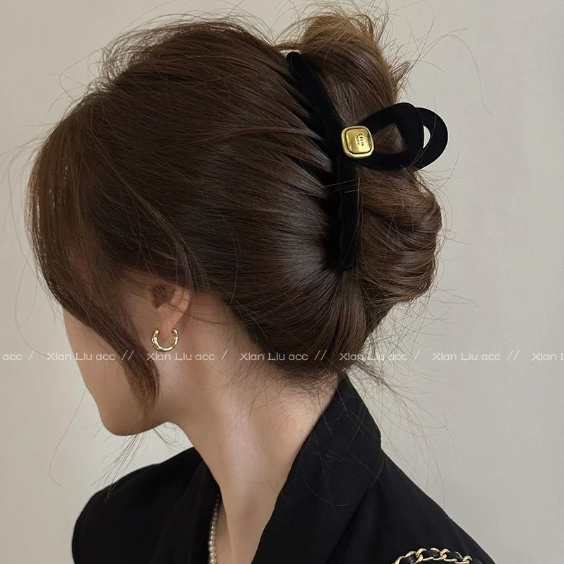 金色爱心黑色植绒发夹女时尚好用后脑勺抓夹高级感秋冬鲨鱼夹头饰