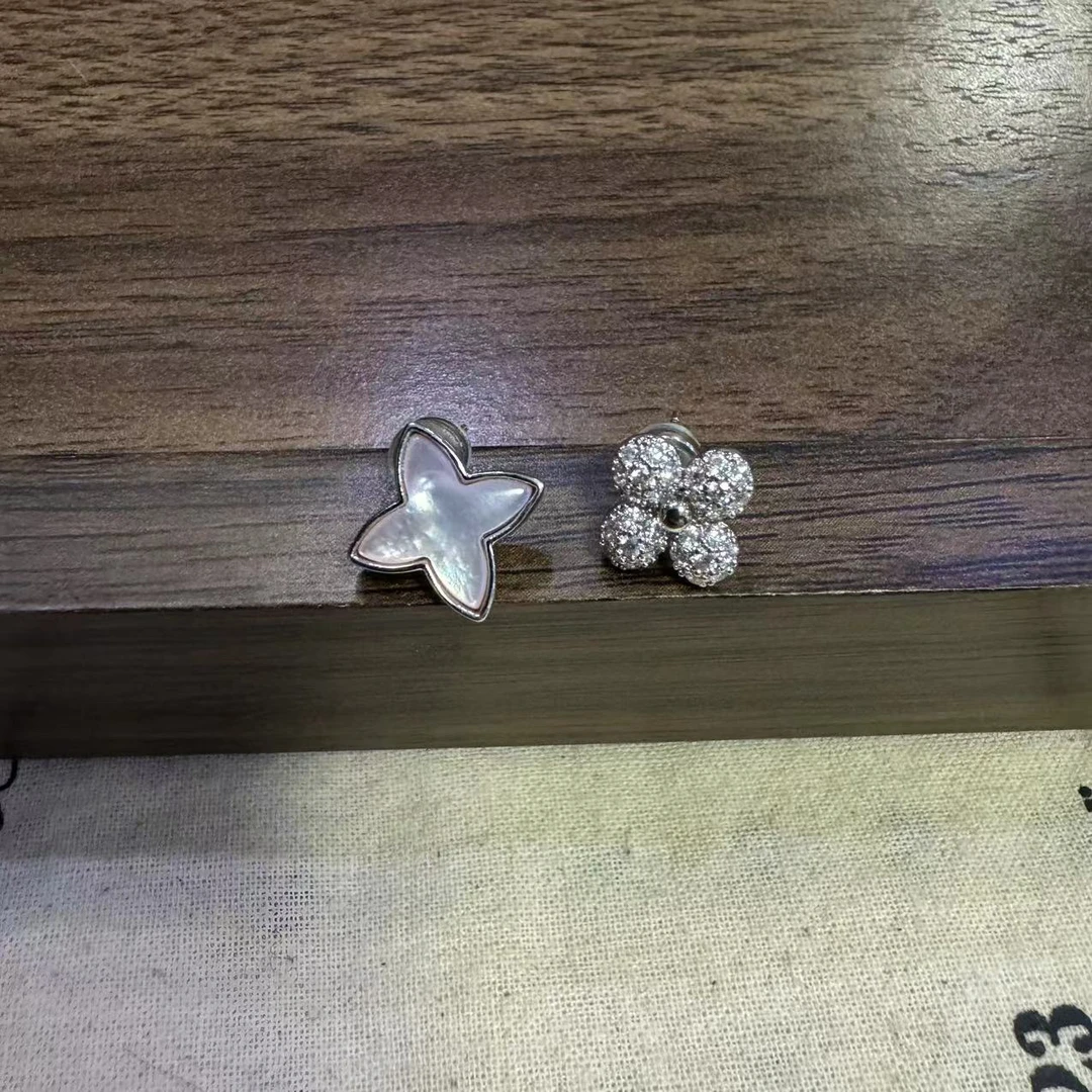 铜合金耳饰 ab款老花温柔小耳钉-3244