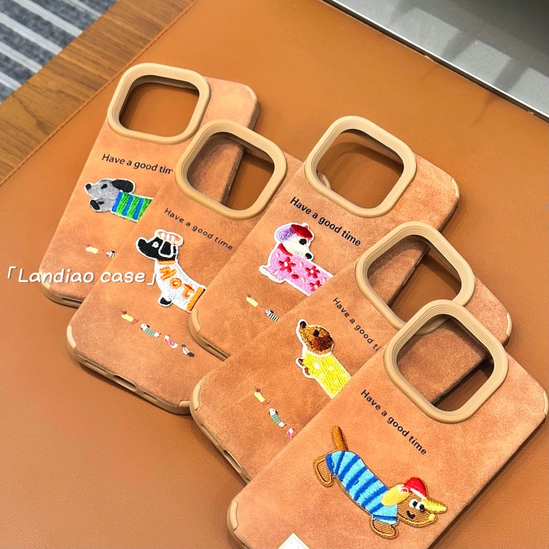 刺绣腊肠狗翻毛皮适用苹果16promax手机壳iPhone15大孔11秋冬新款