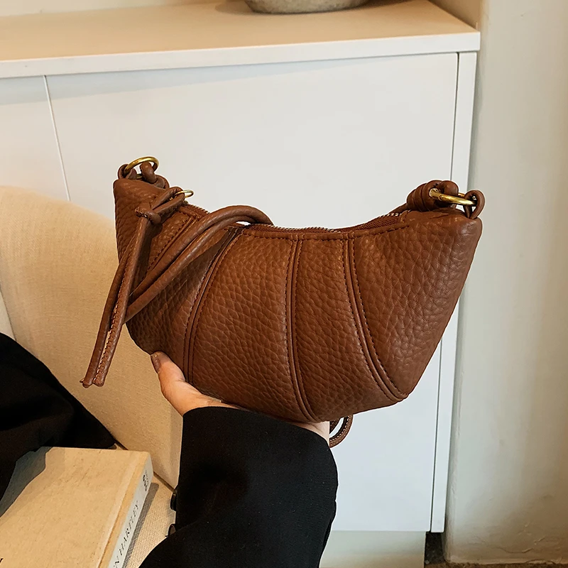 今年流行超火小包包女式2025新款秋冬季百搭斜挎包精致迷你牛角包