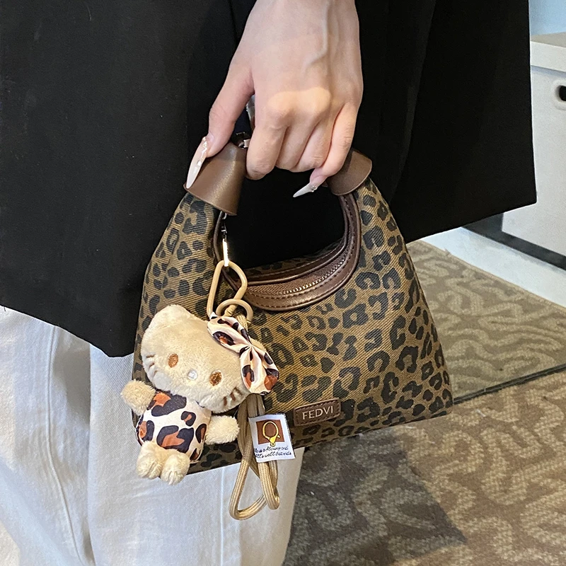 超火小众流行豹纹包包女2024新款秋冬季百搭斜挎包时尚手提饺子包