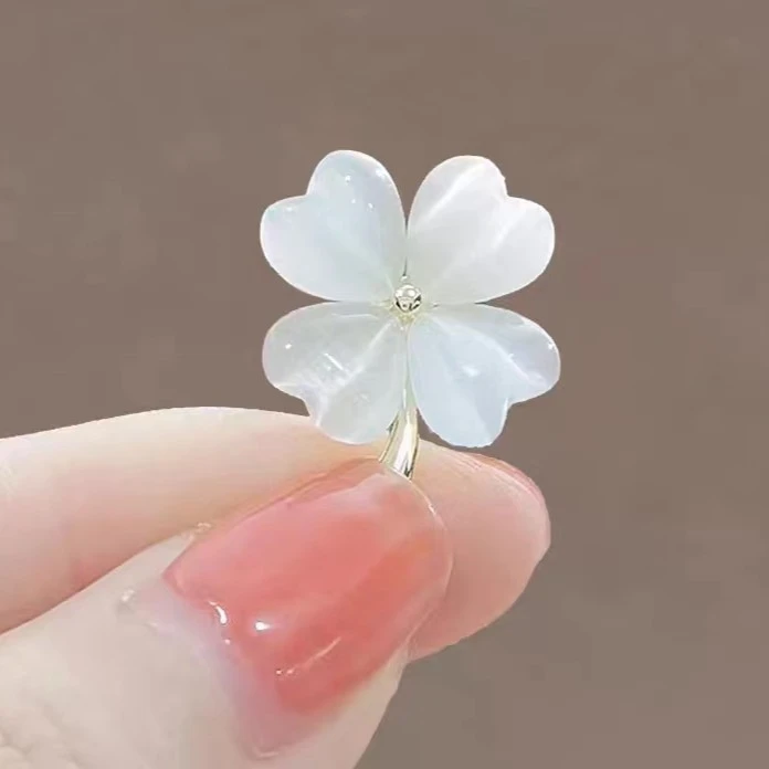 铜合金合成锆石胸针 百搭四叶草领针胸花精致迷你胸针时尚饰品51
