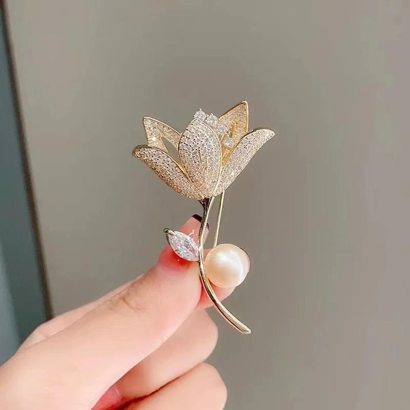 铜合金合成锆石胸针 【金玉兰】高订精致百搭玉兰花高档胸针243