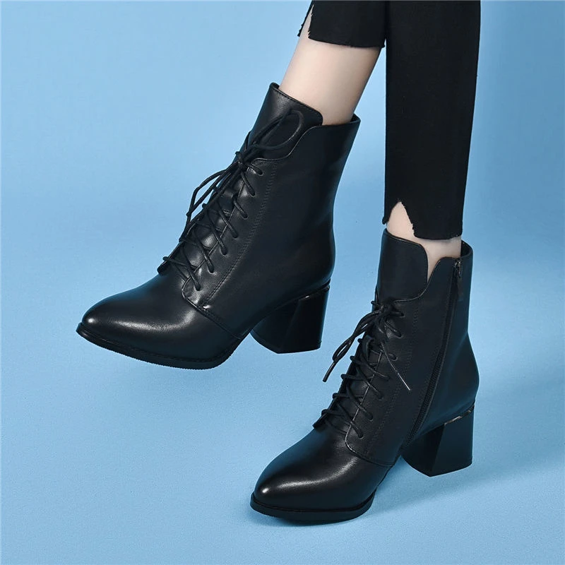 2025年秋冬季新款粗跟短靴女中跟时尚马丁靴尖头棉鞋靴子真皮女靴