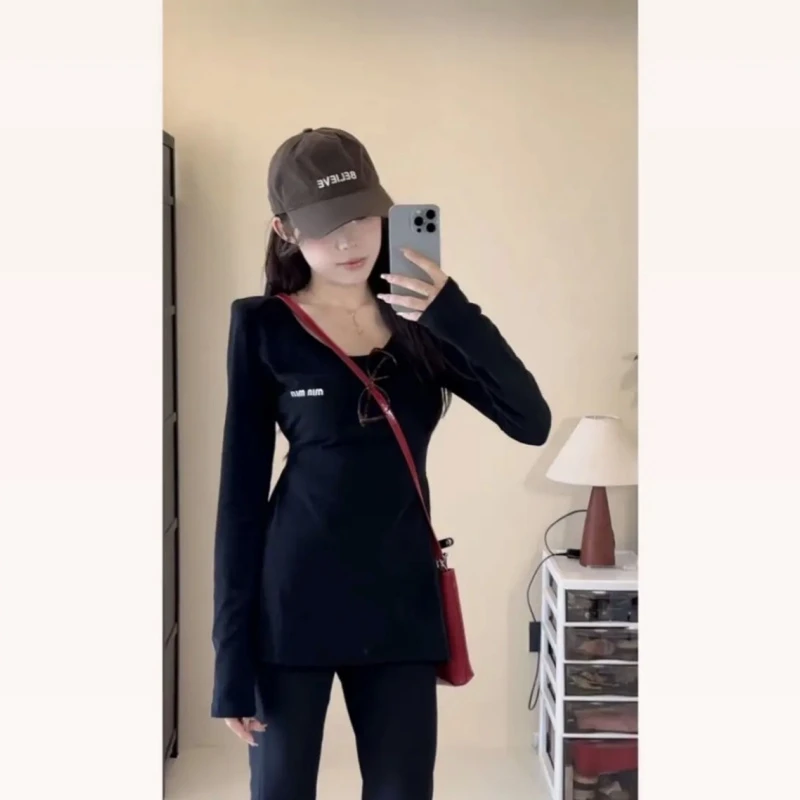 2024秋冬新款长袖T恤女U领字母印花T恤收腰显瘦百搭打底衫上衣潮