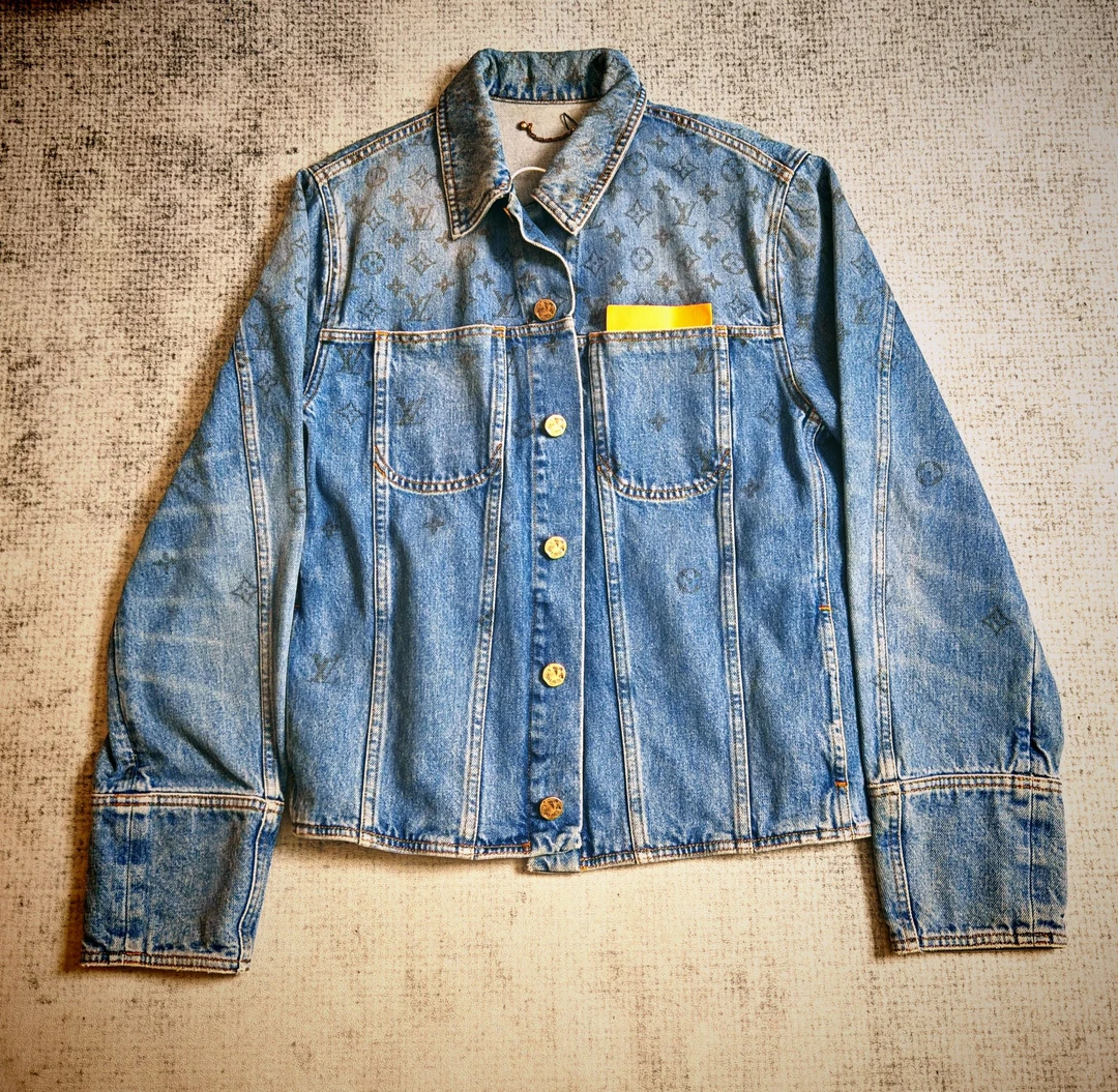 LV 三花渐变满印牛仔外套 46码 99新带发票 非专柜原吊