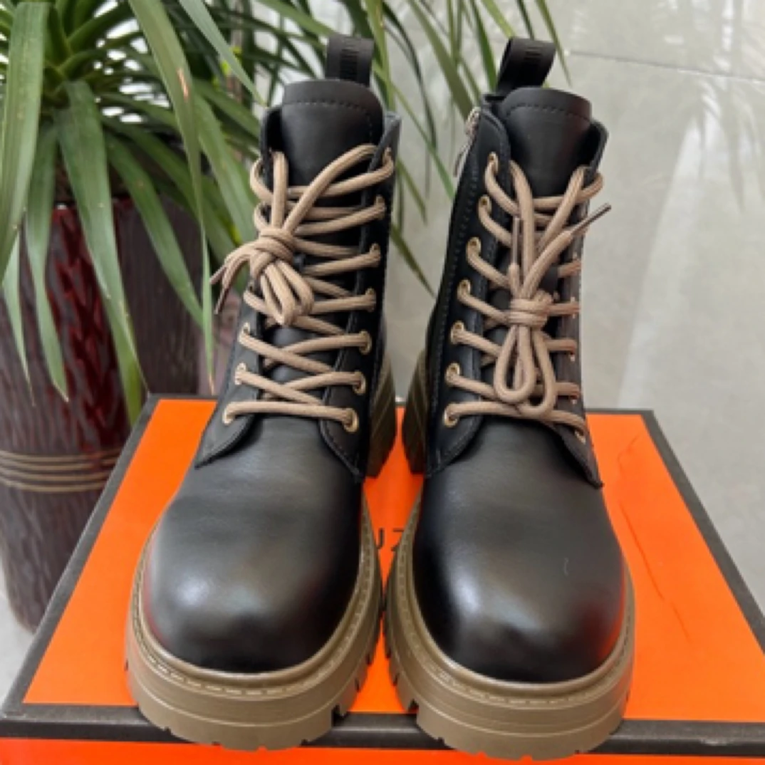 SU7–3时尚盛典马丁靴女款