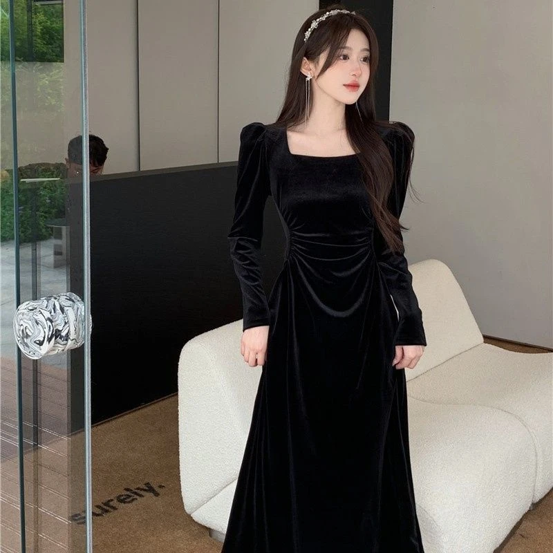 赫本风洋气金丝绒黑色方领气质连衣裙女秋长袖显瘦裙褶皱收腰长裙