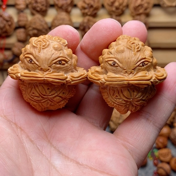 核桃手工雕刻金蟾一对