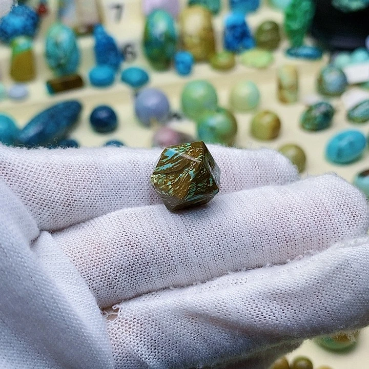 绿松石配饰未镶嵌