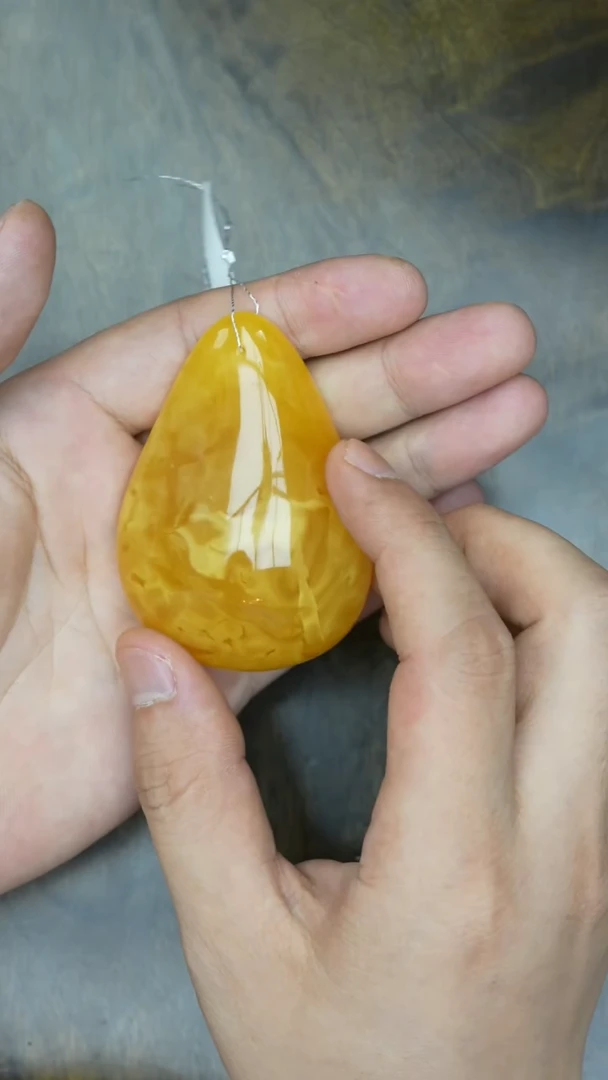 【闪购商品】琥珀裸石未镶嵌蜜蜡水滴吊坠