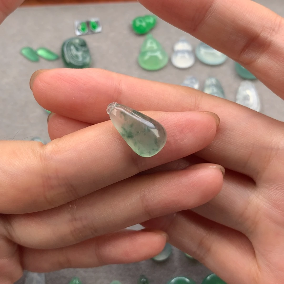 翡翠挂件未镶嵌翡翠