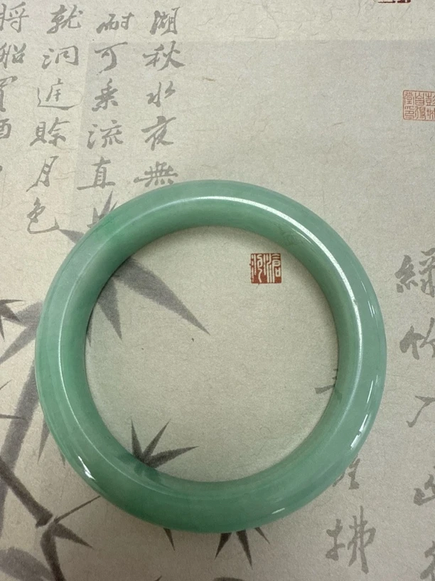 T1083缅甸豆绿翡翠手鐲时尚