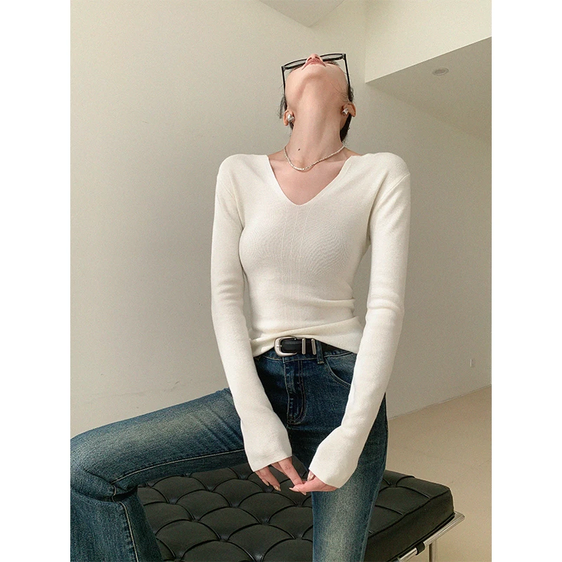 JWUNIQUE 米白色V领长袖针织衫女早春2024新款修身显瘦打底衫上衣