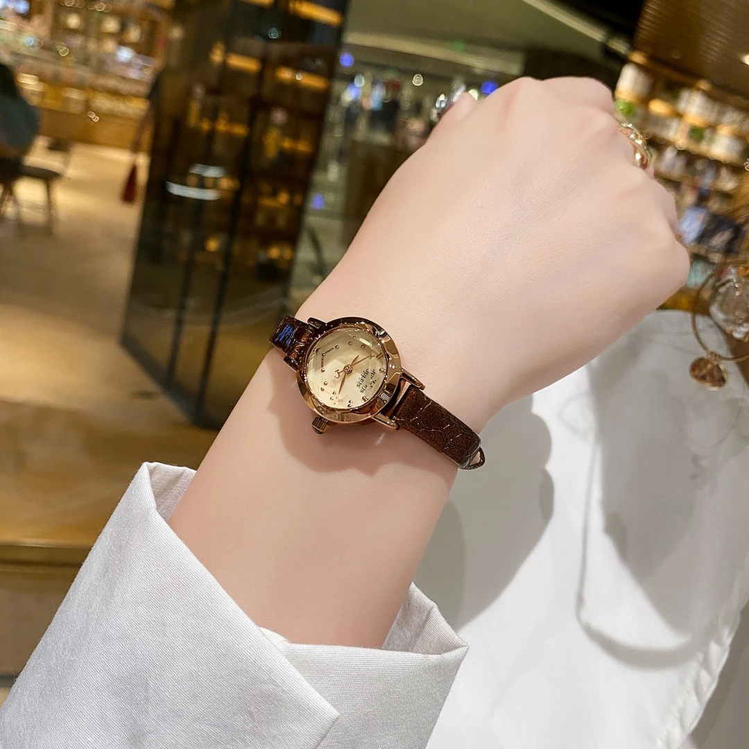 【萝伦】精致小巧设计感女士手表个性高级感女防水潮流腕表 482