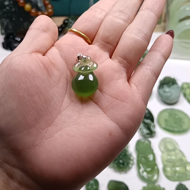 【闪购商品】蛇纹石玉颈饰未镶嵌且*****