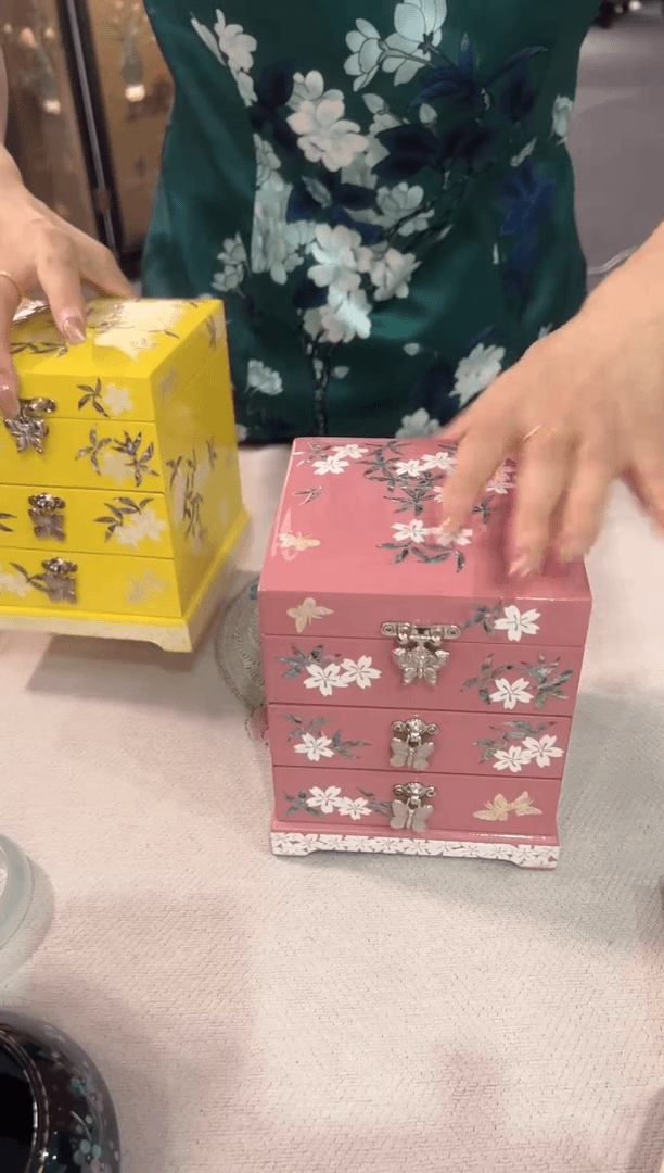 【闪购商品】粉色三层柜式·弘贝雅螺钿漆器微瑕