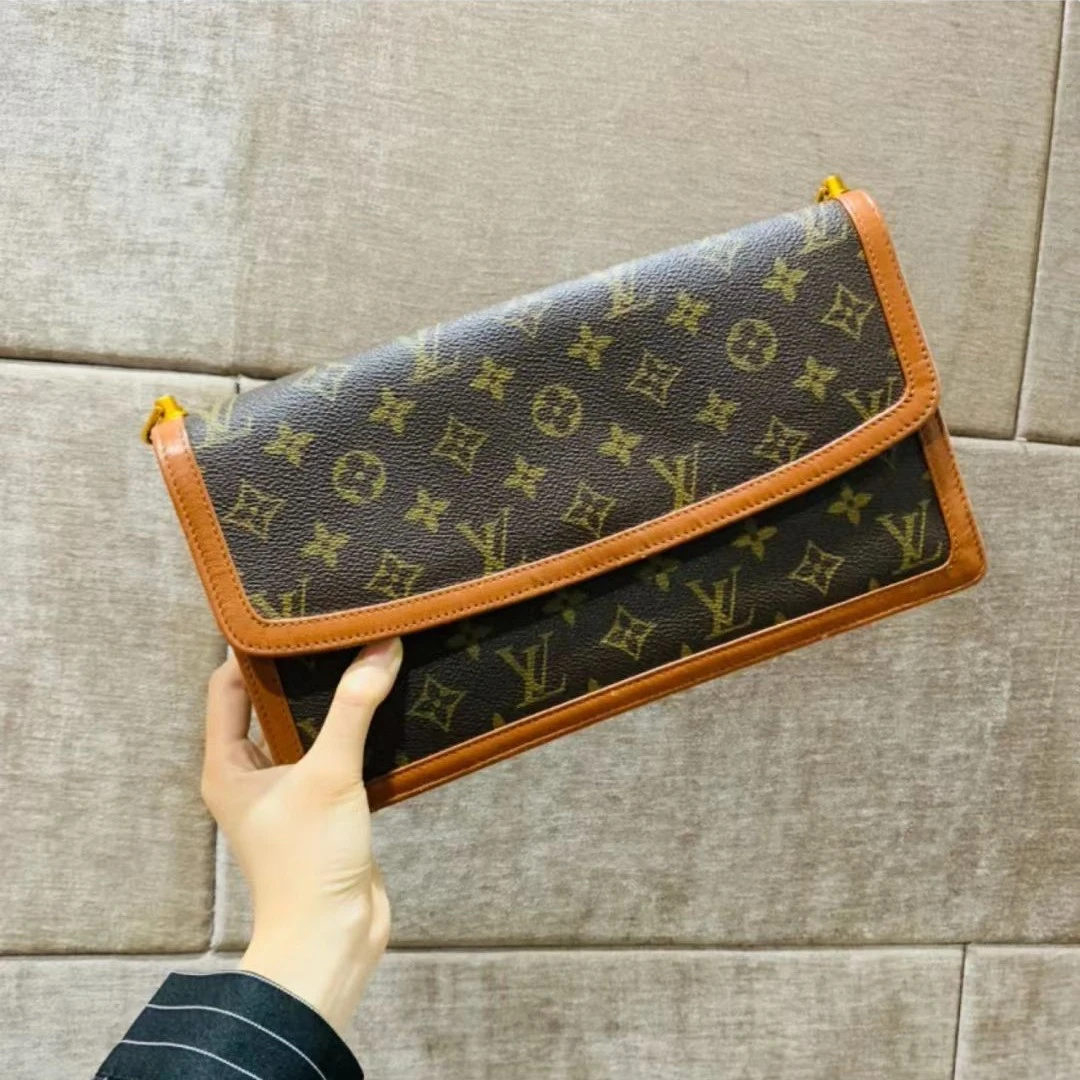 95新 LouisVuitton/路易威登 红皮信封包28CM