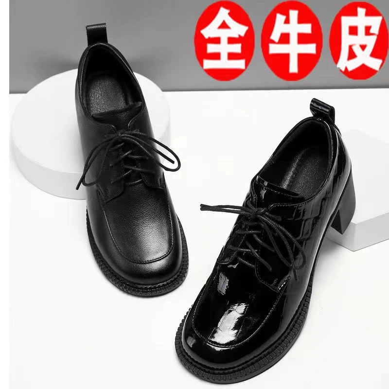 大码女鞋子2024春秋季漆皮宽头女士单鞋粗跟英伦风高跟鞋系带皮鞋