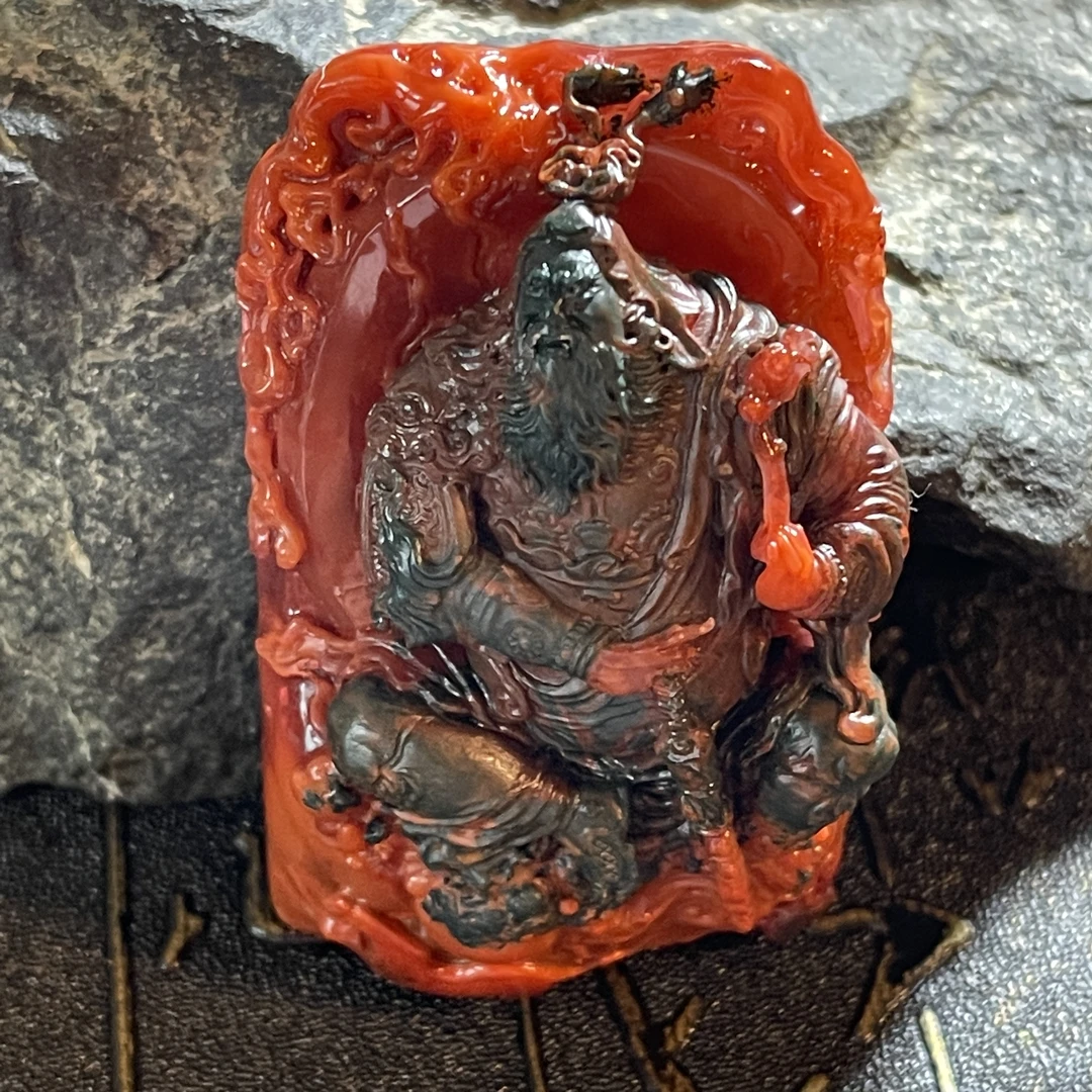 孤品级原矿川料南红手工俏色巧雕雕刻四六牌《赵公明》吊坠