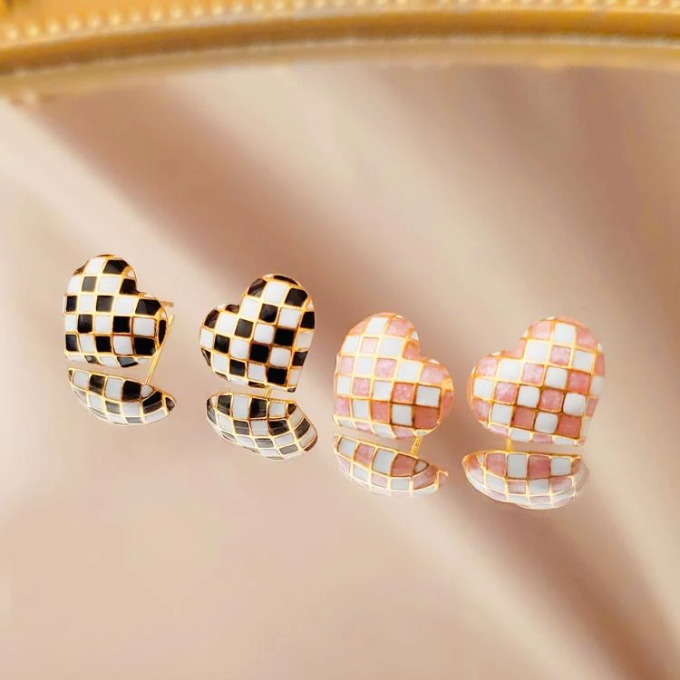18K金棋盘格爱心耳钉 时尚甜美 G3409（多样性发一件）