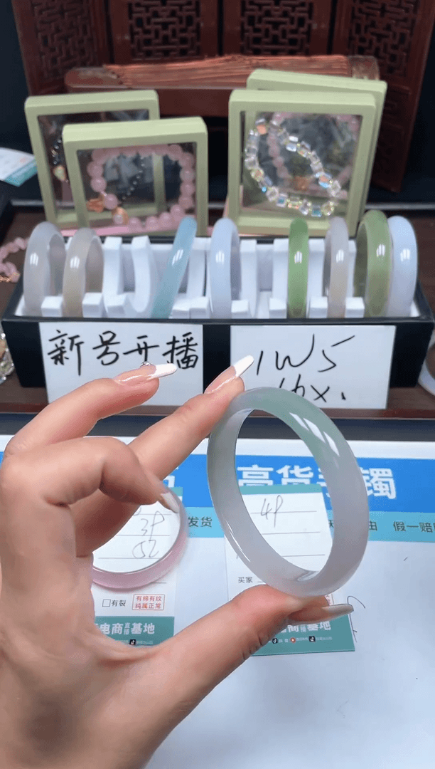 【闪购商品】石英质玉手镯未镶嵌49/55-57