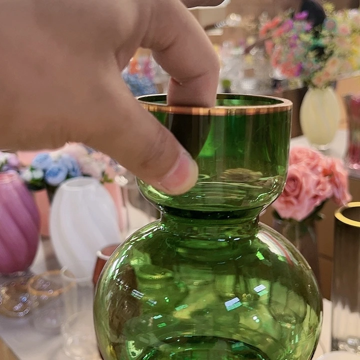 绿色金口玻璃花瓶