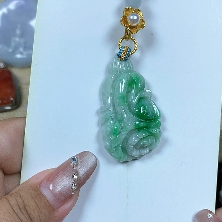 翡翠挂件未镶嵌翡翠