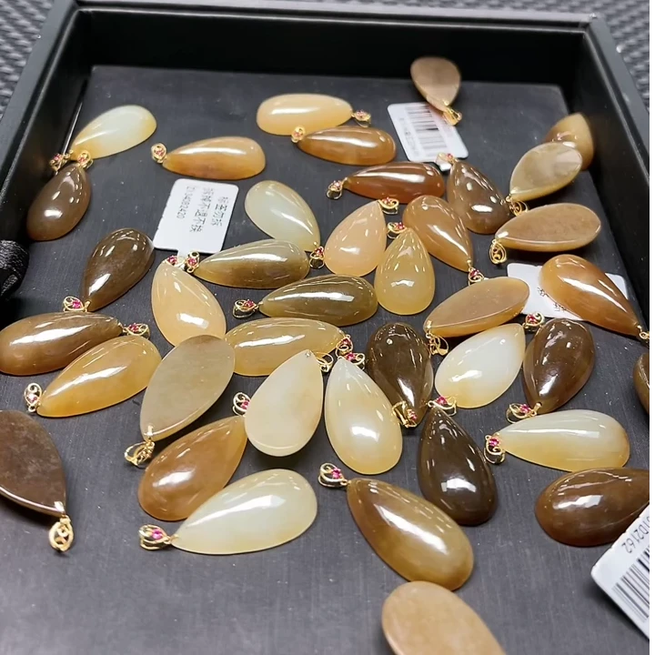 【老郑家】18k金和田玉水滴挂件 多样性发一件不带链 2162