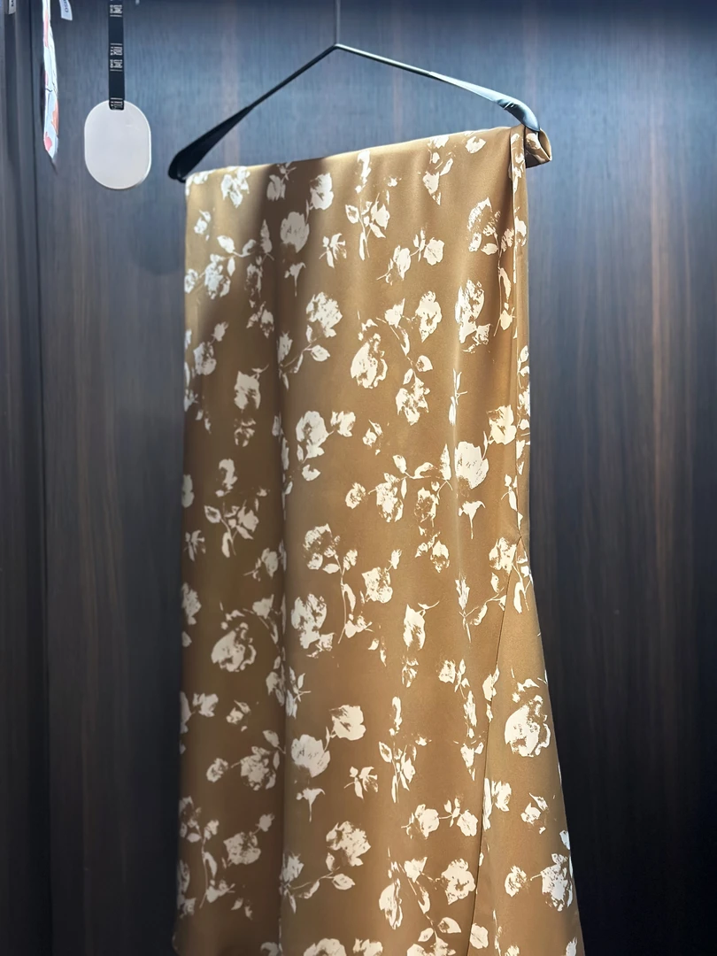 女装玫瑰鱼尾半身裙