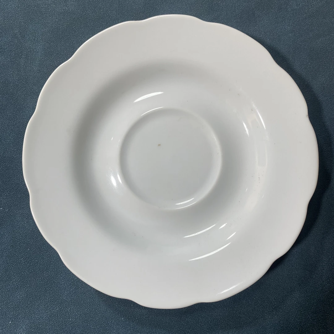 60年代素白花口碟子