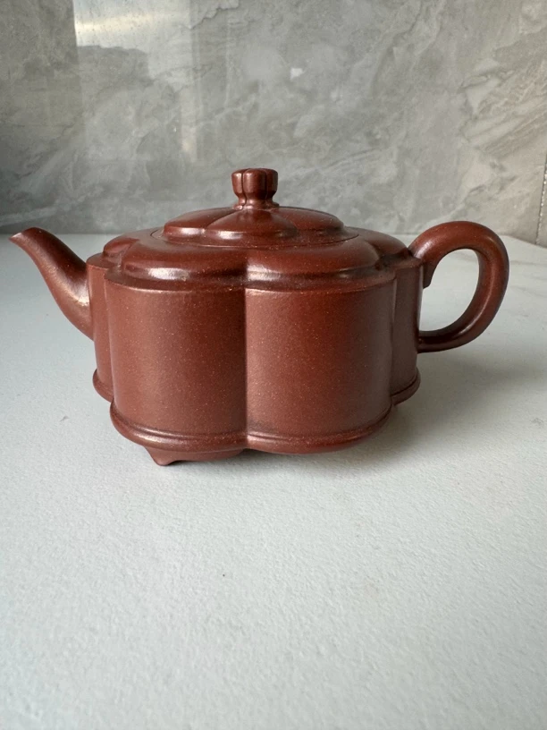 景舟三足雪花紫砂壶，300毫升，手工，七孔，长16厘米宽10厘米高8厘米