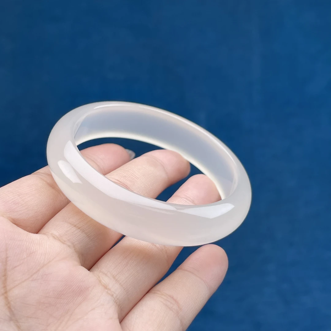 SZ188玛瑙冰透手镯55.9圈口