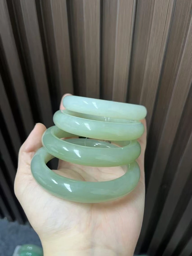 天然绿晴和田玉手镯多样性发货拍一发一